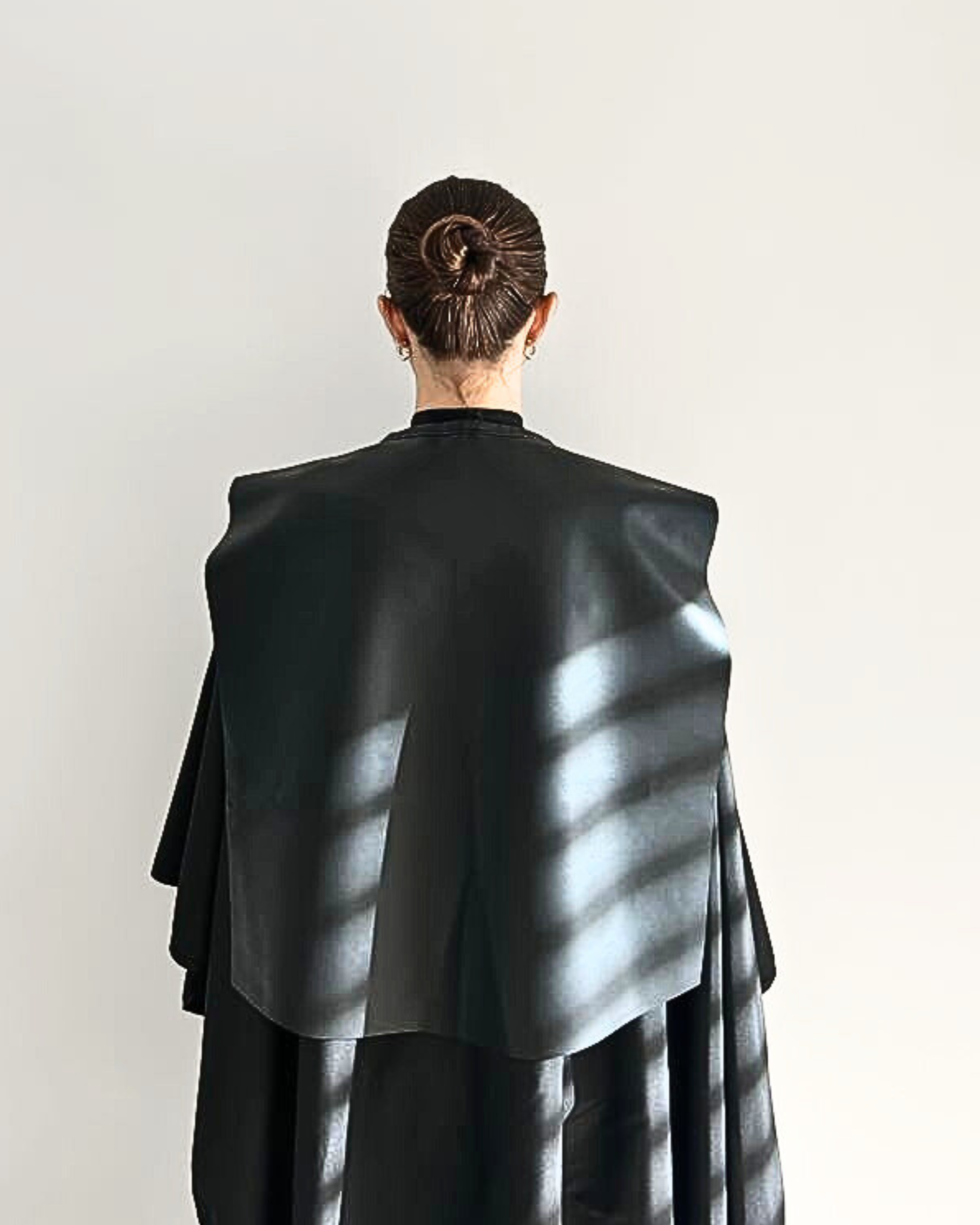 NOUVELLE Cape de coupe en cuir végétalien Pro - Noir par Hello Bleach